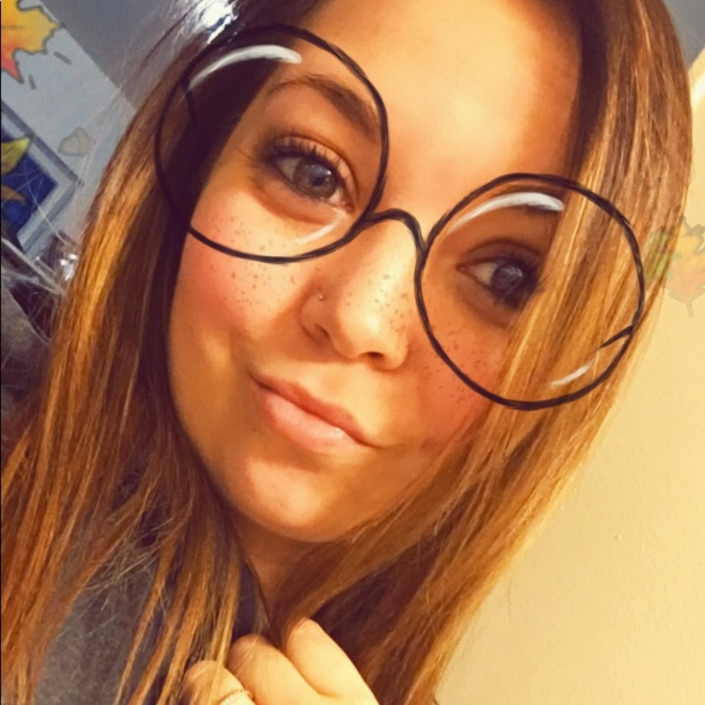 Meet your Posher, Alexis - Picture 1 of 1